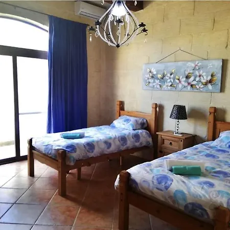 Βίλα 18, Taz-zghar Nadur